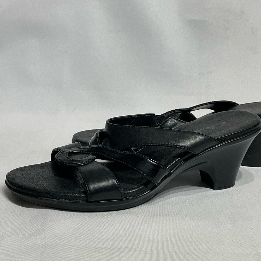 Women’s size 7 Clarks black low heel samdals leather excellent condition - Picture 6 of 7